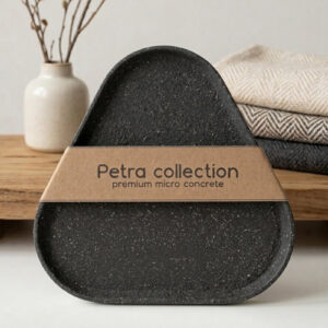 Petra collection, Τρίγωνο charcoal black δισκάκι, Jesmonite